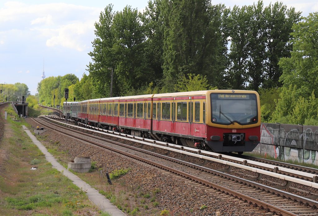 s-bahn-berlin-pr-sentiert-modernisierte-baureihe-481-urban-transport